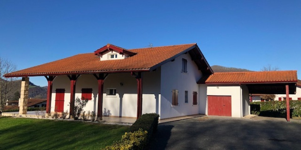 maison à UHART CIZE (64220)